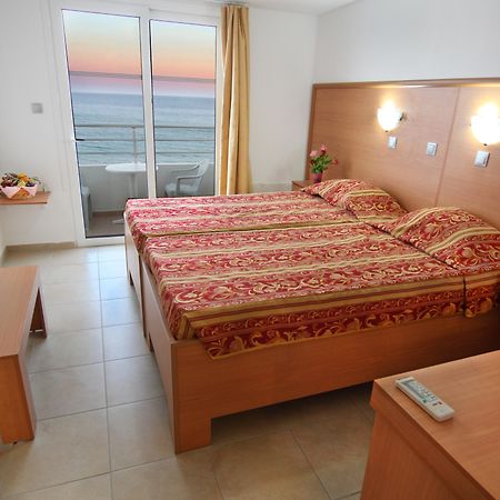 Ilyssion Hotel Lardos Buitenkant foto