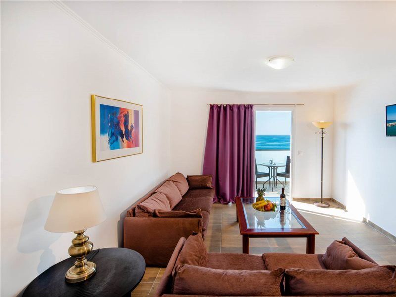 Ilyssion Hotel Lardos Buitenkant foto
